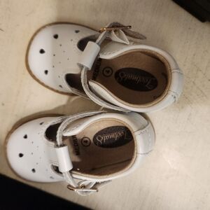 FootMates White Baby Walker Shoes Classic Design